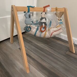 Itzy Ritzy Baby Activity Gym with Quilted Playmat